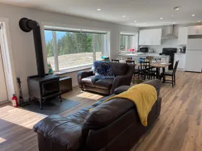 Stay Golden- Monashee House. sleeps 10, hot tub - Image 4