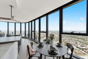Lovely 3BR Apt with Panoramic Views, FREE Parking - Image 3