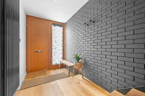 4 Bed Canal St Villa Free Parking - Image 3
