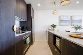 Elegant Bay Side 1-Bed Apartment with Views - Image 3