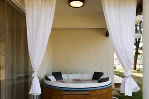 RoyalCounty Villa Golf Estate Jacuzzi 1hr HSR - Image 3