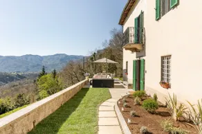 * Farmhouse with views * Walk to everything - Image 3