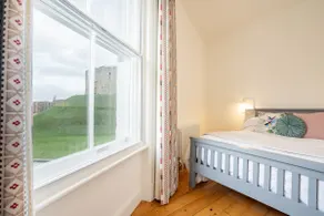 The King's Tower - An incredible location sleeping up to 3 guests - Image 2