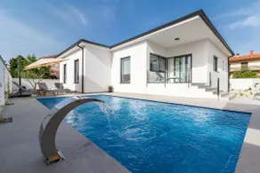Villa Lotus with Heated Pool - Image 2