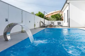 Villa Lotus with Heated Pool - Image 4
