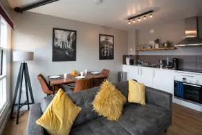 Penthouse with views, perfect spot 2 bedroom Penthouse (King & Single) - Image 3