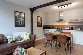 Charming & Comfy Apartment | Great Location! - Image 3