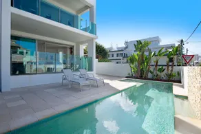 Palm Salt - Pet Friendly Beachside Villa in Palm Beach - Linen Provided - Min. 3 Night Stays! - Image 3