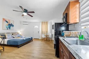 Stylish Burbank Guesthouse near Studios – King Bed - Image 2