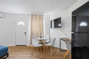 Stylish Burbank Guesthouse near Studios – King Bed - Image 5