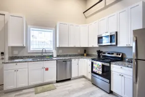 Luxury Coastal Suite in Downtown Biloxi - Image 4