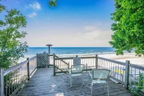 Spacious Family Retreat with Private Beach Access - Image 3