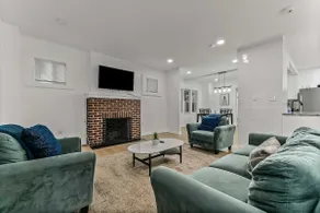 Modern Wilmington Retreat | FREE Parking - Image 3