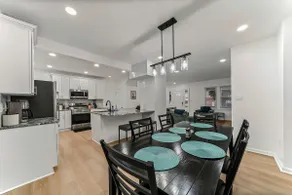 Modern Wilmington Retreat | FREE Parking - Image 2