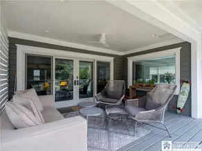 Modern Lake House - Image 4