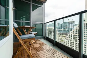 Beautiful 1BD/1BA Condo Lake & City Views - Image 5