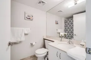 Beautiful 1BD/1BA Condo Lake & City Views - Image 4