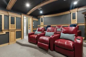 Lakeside Estate · Sleeps 20 · ACL / F1 Available - Image 2