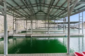 Lakeside Estate · Sleeps 20 · ACL / F1 Available - Image 4