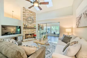 Walk to Lake: Stunning Central Florida Home! - Image 3