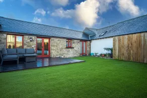 The Old Stables - 3 Bedroom Cottage - Angle - Image 1