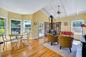 Healdsburg Farmhouse. Pool, spa, BBQ. Sleeps 10 - Image 3