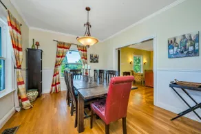 Healdsburg Farmhouse. Pool, spa, BBQ. Sleeps 10 - Image 4