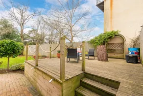 CoHost-Nice green accents with backyard - Image 4