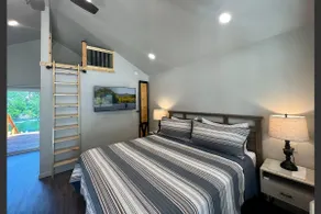 Loft Cabin 4 - Rogue River Resort - Image 5