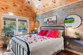 Family Oasis By Ghosal Luxury Lodging - Image 5