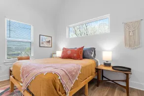 Sol House | Fam & Friends | Close to Airport - Image 3