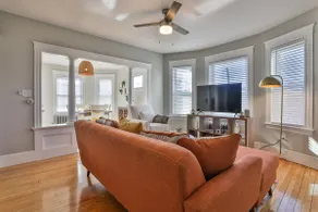 Family Friendly Modern Apartment Near Everything - Image 1