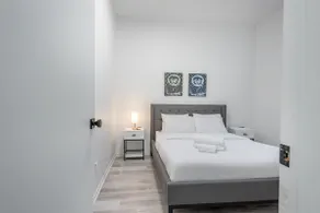 Downtown| Spacious 5 Beds |5 min Bell Centre - Image 3