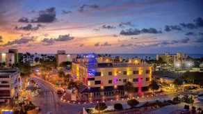 Luxury 3 Bed Palm Beach Strip Condo! - Image 3