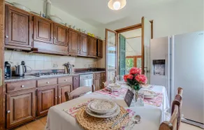 Gorgeous Home In Testana - Image 5