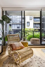 Tropical courtyard sanctuary near Glenferrie Rd - Image 4