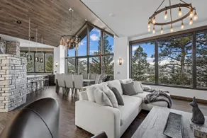 Luxurious - Breathtaking Views - Hot Tub! - Image 2
