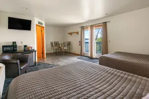 Lakeside Double Queen Suite | Upper-Level Retreat - Image 3