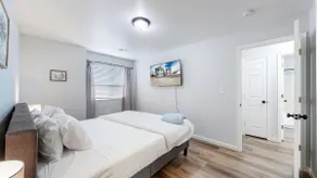 Spacious Two-Bed Updated Near DIA easy Denver Access - Image 3