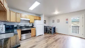 Spacious Two-Bed Updated Near DIA easy Denver Access - Image 2