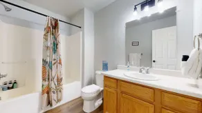 Spacious Two-Bed Updated Near DIA easy Denver Access - Image 4