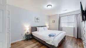 Spacious Two-Bed Updated Near DIA easy Denver Access - Image 3