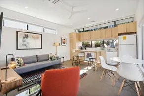 Eco-friendly 2-bedroom Apartment - 80 Walkscore! - Image 2