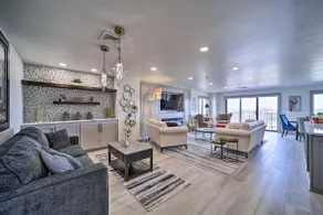 Balcony & Lake View: Modern Condo in Monkey Island - Image 5