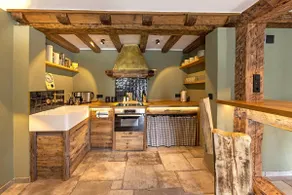 Luxury holiday apartment with mountain view - Image 2