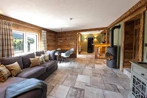 Luxury holiday apartment with mountain view - Image 4