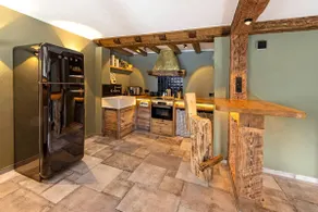 Luxury holiday apartment with mountain view - Image 3