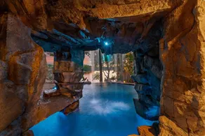 Nancy Key w/Pool, Wine Cave, Optional Boat Rental - Image 2