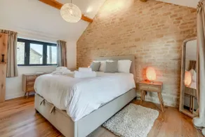 Stylishly presented holiday barn in the Cotswolds - Corner House Barn - Image 5