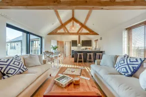 Stylishly presented holiday barn in the Cotswolds - Corner House Barn - Image 4
